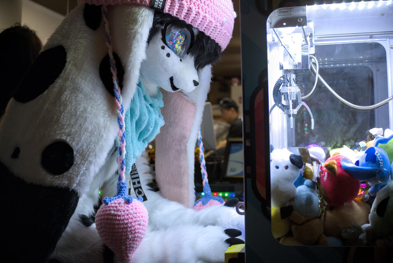 Chip Lock playing a claw machine in an aforementioned rolled ice cream place